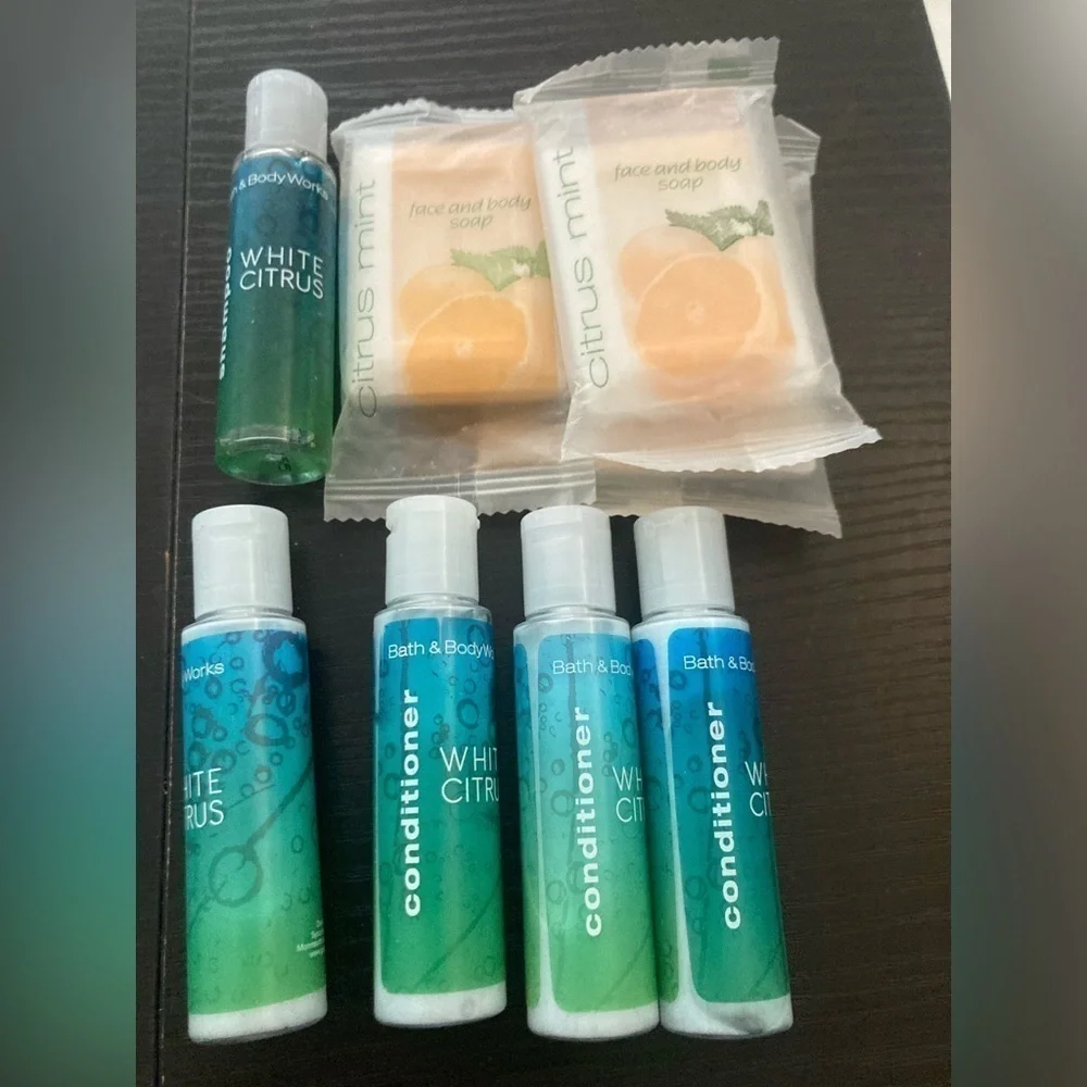 4/$25 Bath & Body Works White Citrus travel set. Includes 1 shampoo & 4 cond.